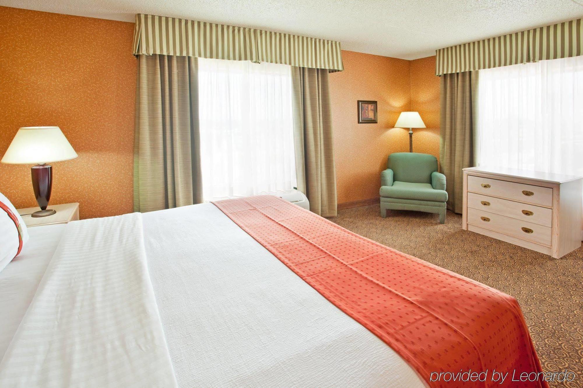 Holiday Inn & Suites Bolingbrook, An Ihg Hotel Room photo